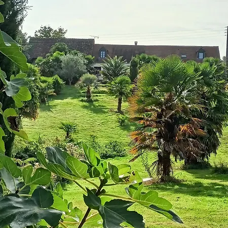 Guest house Maison Au Calme Avec Jardin Exotique Pour 7 Personnes