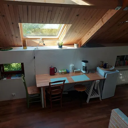 Maison Au Calme Avec Jardin Exotique Pour 7 Personnes Guest house *